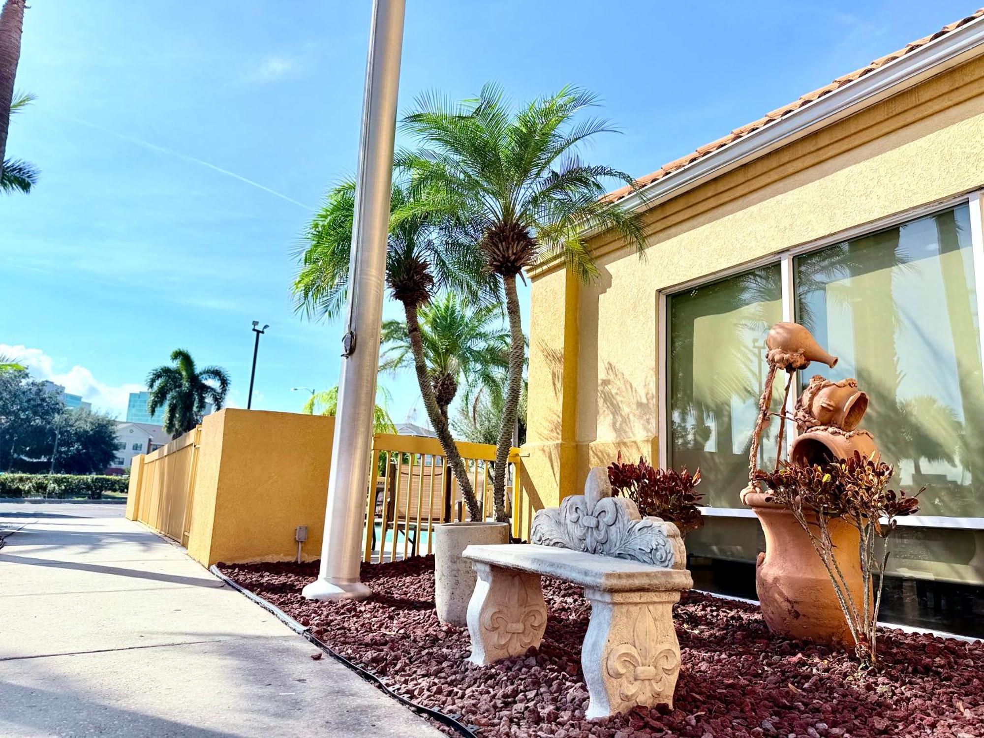 La Quinta By Wyndham Orlando Universal Area - Free Shuttle To Universal Εξωτερικό φωτογραφία
