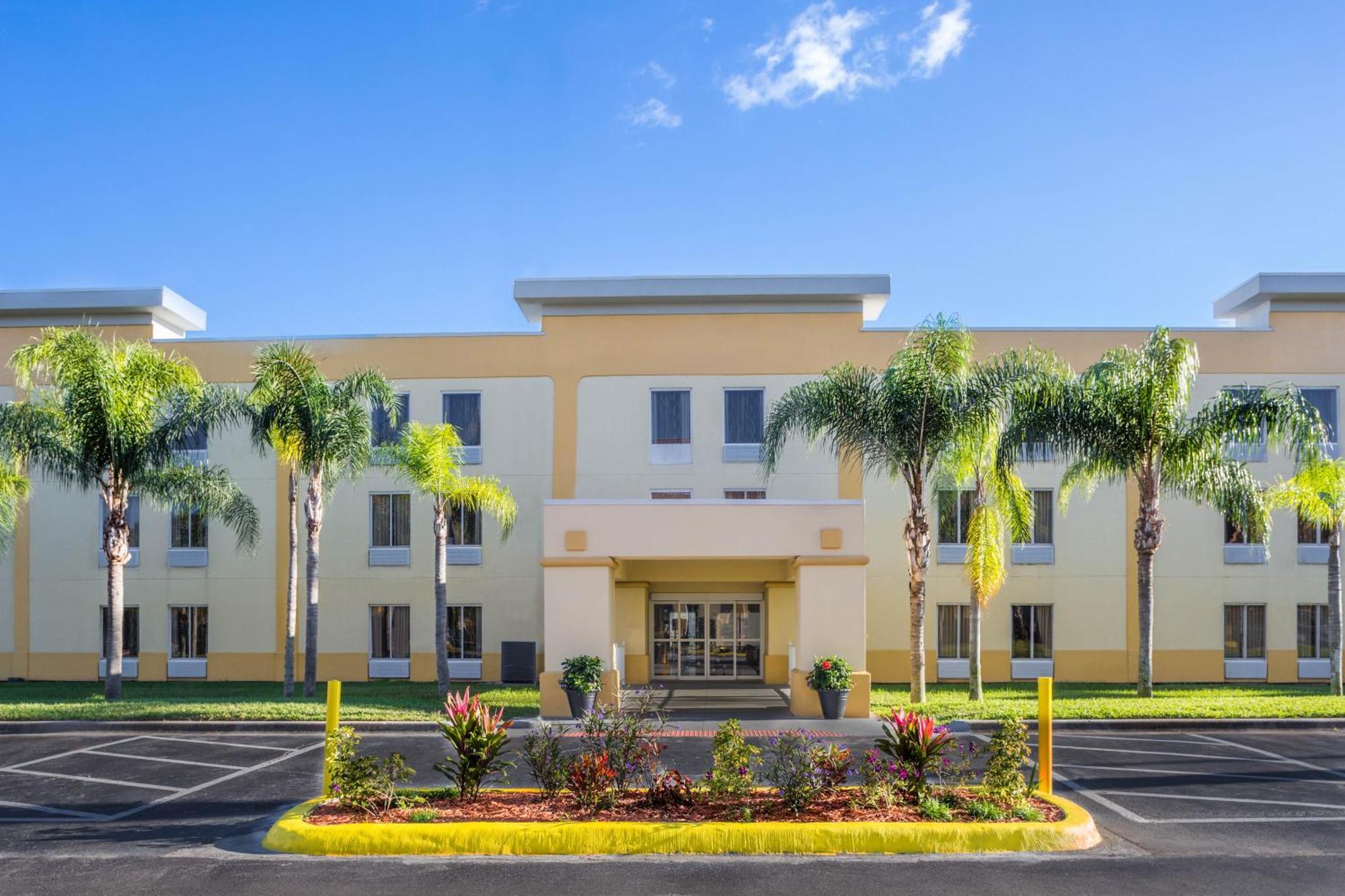 La Quinta By Wyndham Orlando Universal Area - Free Shuttle To Universal Εξωτερικό φωτογραφία